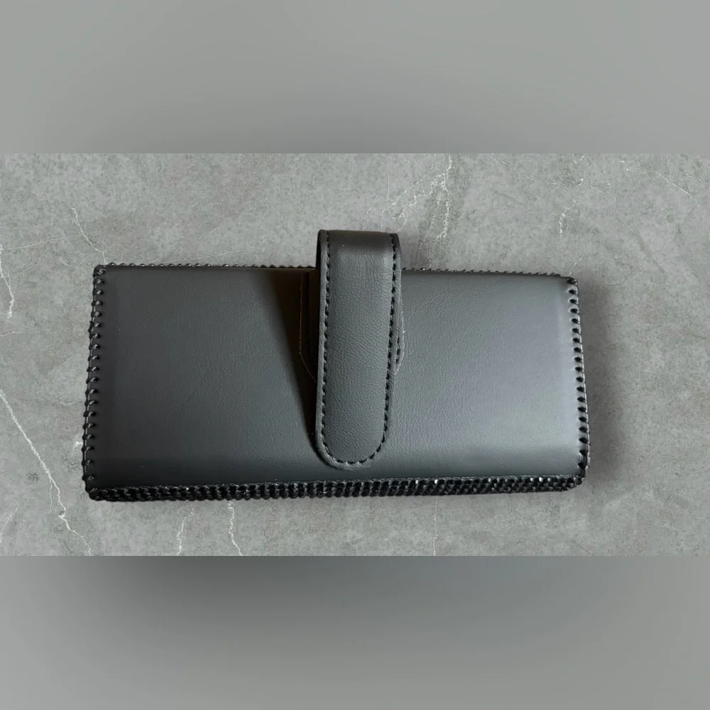 Black Sunglasses with Blingy Case